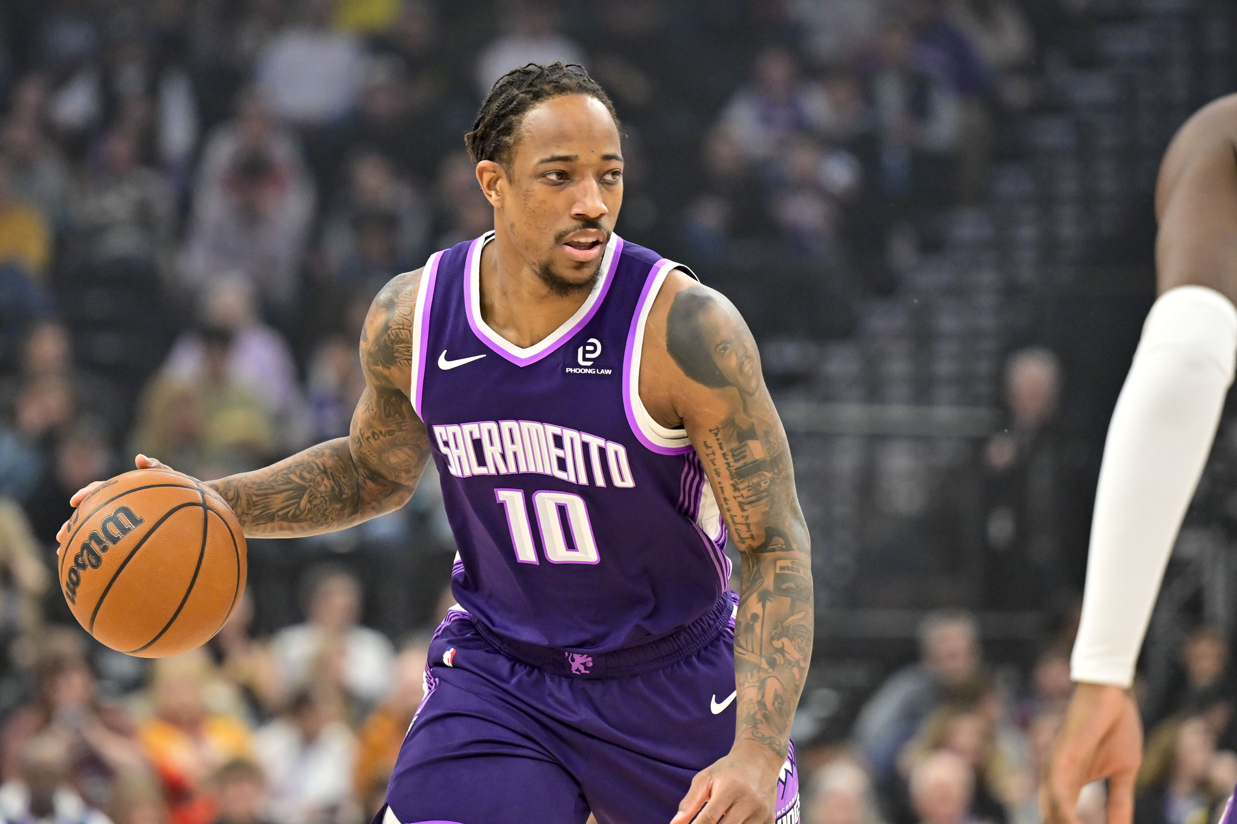 世界杯手机高清观看软件-得分能力&amp;持续性缺一不可！总得分前20全员出场数超1k 老詹超1.6k